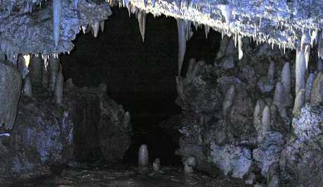 Harrisons Cave stalactites and stalagmites